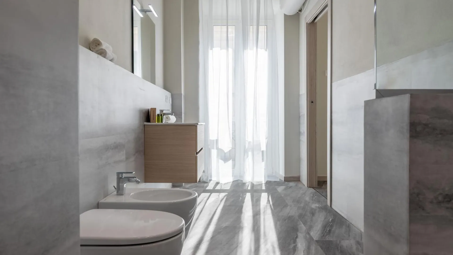 Suite Da Vinci Pavia 0*,